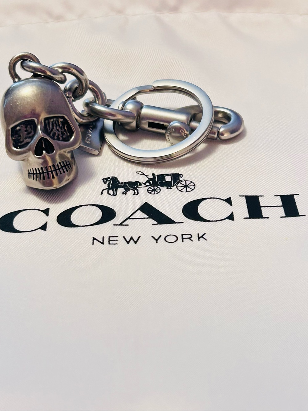 NWOT EXTREMELY RARE Coach Skull Bag Charm/ Keychain - Picture 3 of 16